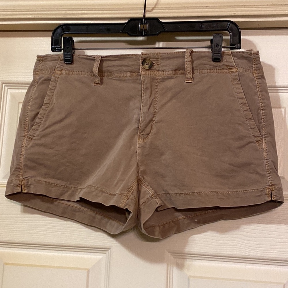 AE DARK KHAKI SUPER STRETCH SHORTIE’S SHORTS SIZE 10